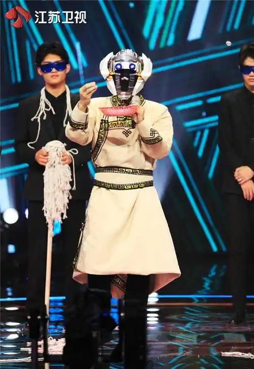 原创蒙面唱将猜猜猜甄子丹唱世间始终你好引观众回忆流金岁月