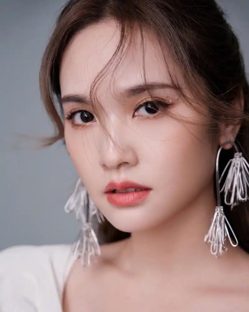 杨丞琳白色唯美壁纸图集