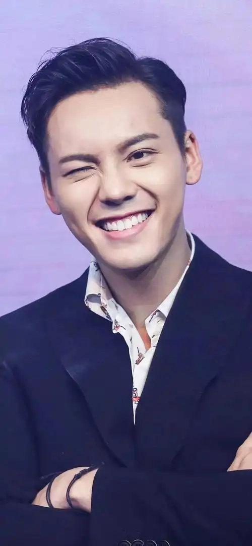 陈伟霆:演艺之星,才华与魅力的完美融合 陈伟霆,备受瞩目的演艺明星