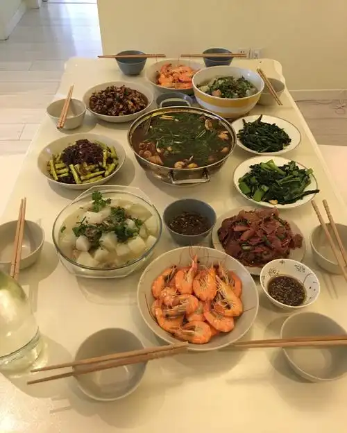 丰盛的午餐,大家吃好喝好,家的味道.