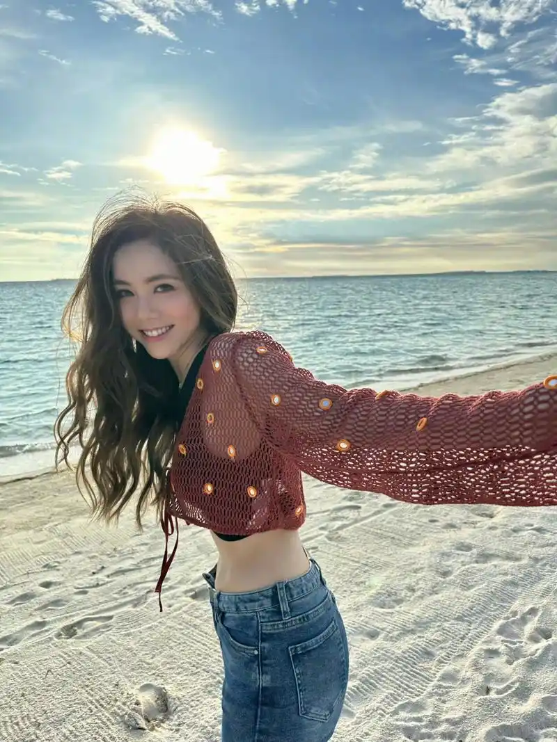 邓紫棋的身材这么好,谁说邓紫棋胖的啊,赶紧看过来[鲜花][庆祝][双手