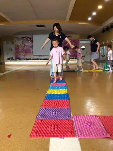 授田幼儿园雅鸭三班 亚太体智能～指压板