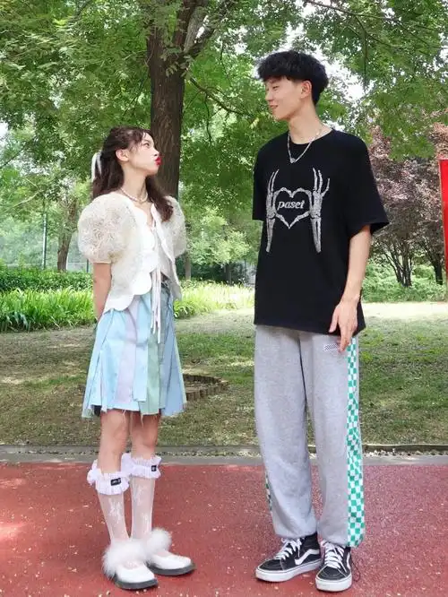 153cm77183cm身高差情侣 我收到七夕礼物啦!