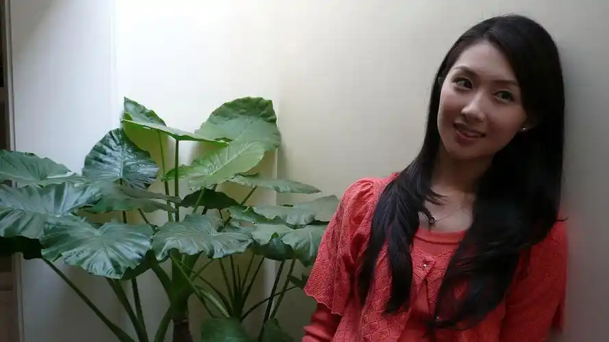 涂黎曼桌面背景图片高清大图预览1600x900_美女壁纸下载_墨鱼部落格