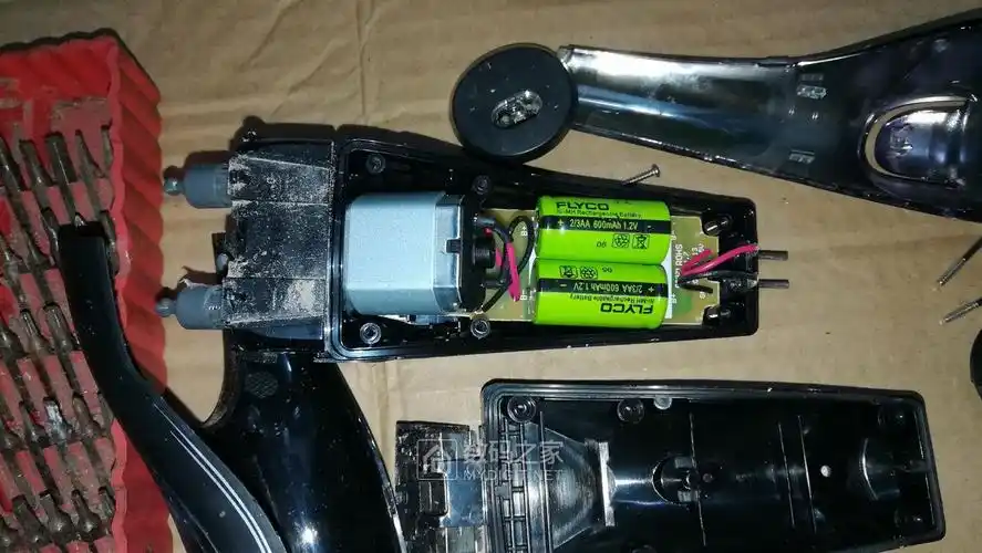 拆解飞科三刀头剃须刀fs372