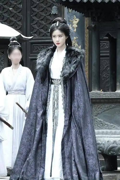 陈意涵《凤凰台上》路透冷艳国师眼神杀