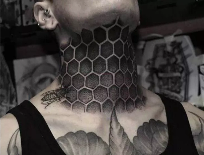 敢在这个位置纹身的人都是些狠角色