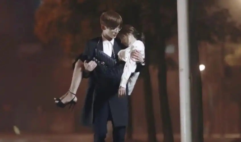 与其把锅甩给女演员,说他们体重太大,不如像杨紫说的那样,自己多健