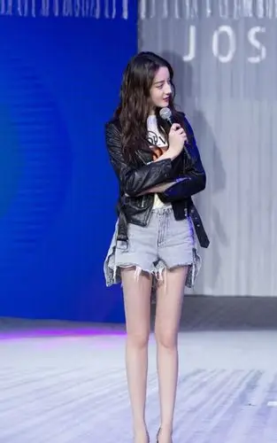 有哪些腿形很好看的女明星呢