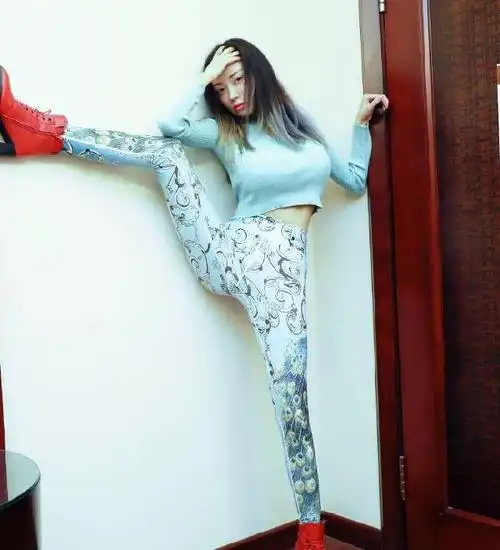 "宅男女神"潘春春晒一字马显尴尬,网友:柔韧性不好就不要勉强_网易