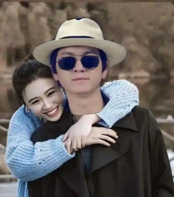 网友坐地铁偶遇马思纯,小马瘦身成功,不用修图也美回出道时