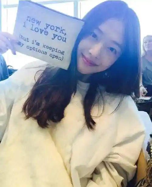 雪莉ins继续放飞自我晒照尺度太大 崔雪莉为什么放飞自我了