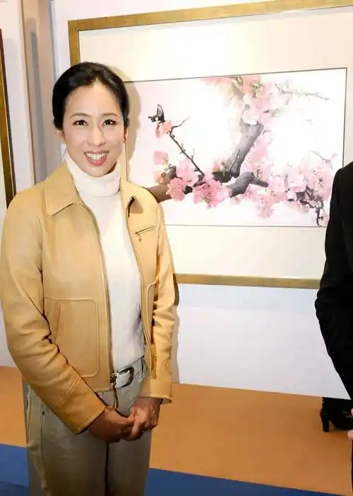 霍英东最美儿媳妇朱玲玲:与霍震霆相伴27年,50岁再嫁百亿富豪_霍家_霍