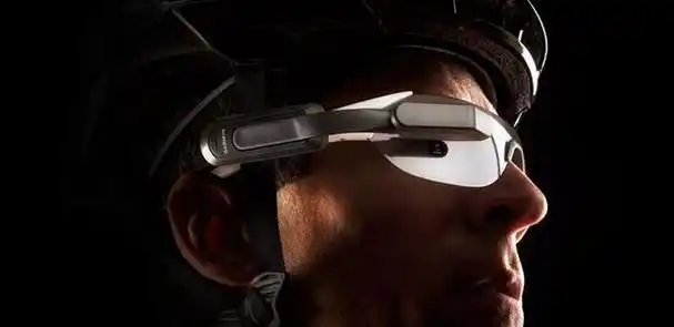 眼镜,最早是基于google glass开发的一款产品,使得盲人的家人或朋友