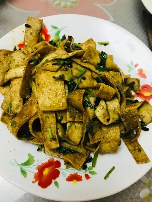 1人做过这道菜晶晶-158用料炒豆腐皮的做法豆腐皮川一下,倒油,油热放