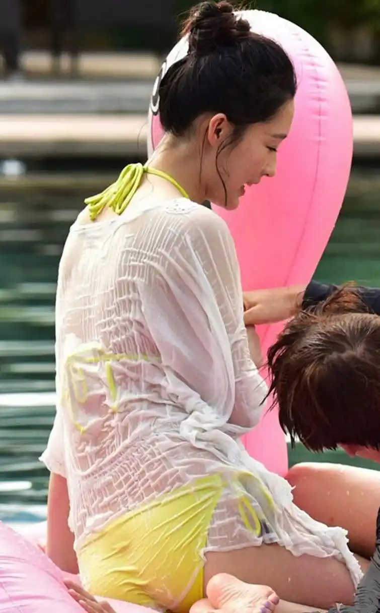 李沁!本来觉得这姑娘还行,自从出了湿身照之后,总觉得她心机不小!