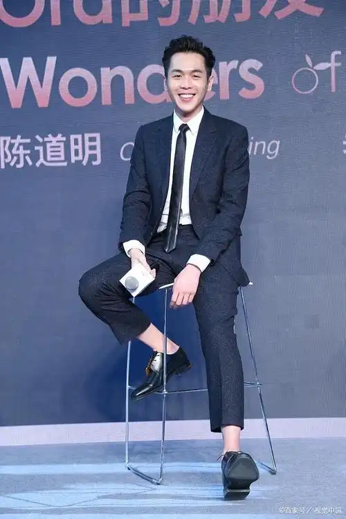 感叹张若昀脾气太好,砸头,踩脚,挡视线,笨手笨脚的助理还留着