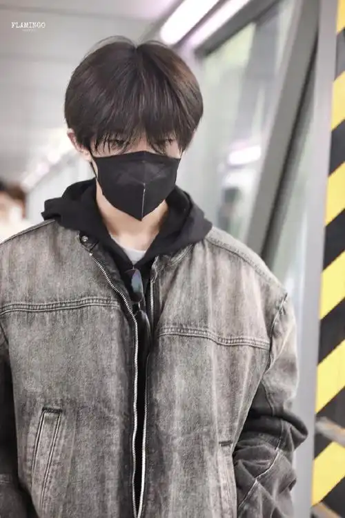 易烊千玺机场图##易烊千玺出发日内瓦