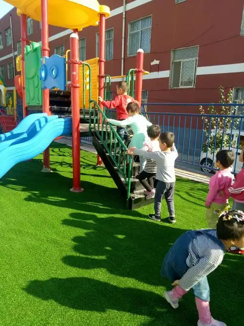 岔河学校努力把岔河幼儿园变成温暖的摇篮和家长放心的校园.