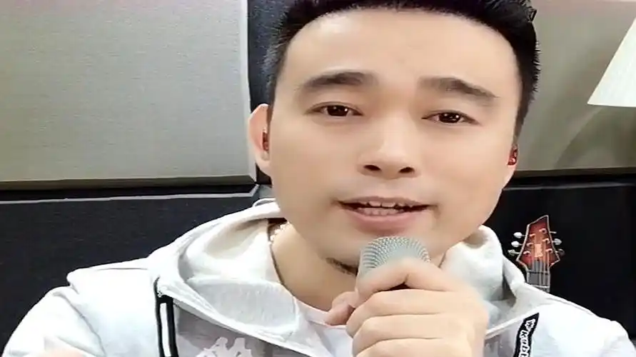 民间男歌手翻唱《想着你亲爱的》,歌声悠扬悦耳,强烈推荐!