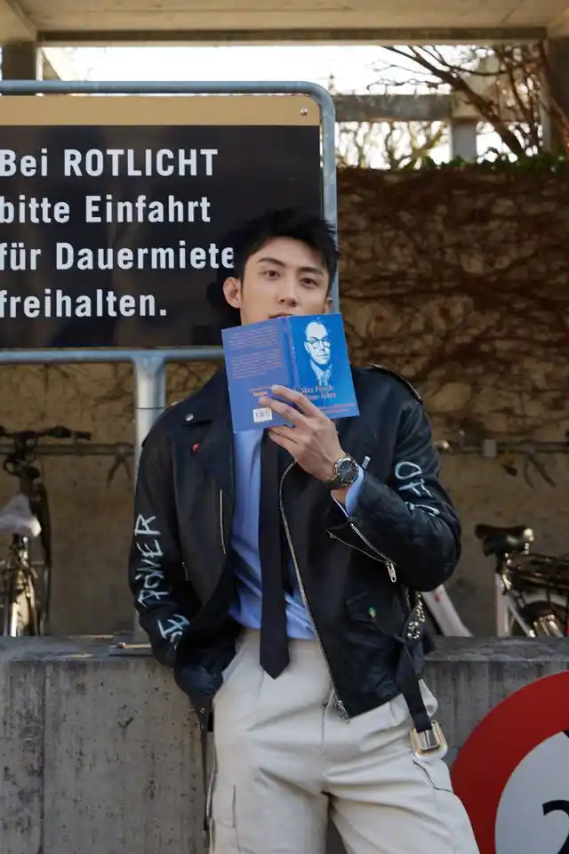 黄景瑜街拍大片曝光全能硬汉细腻出镜尽显少年感