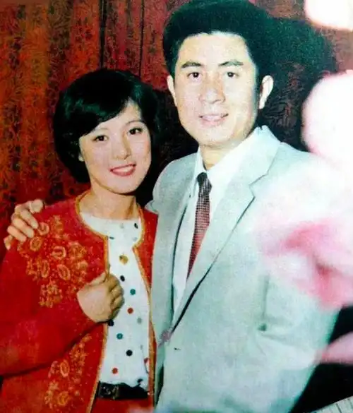 回顾郭凯敏:与相伴6年的张芝华离婚后,转身娶尤勇前妻,收获幸福!