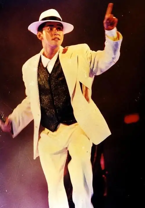 谭咏麟:骗妻子丁克15年,却和19岁情妇生子,多年后追悔莫及