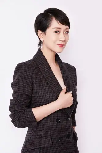 40岁海清换发型更美了,短发造型最少年轻20岁,村姑秒变气质女神