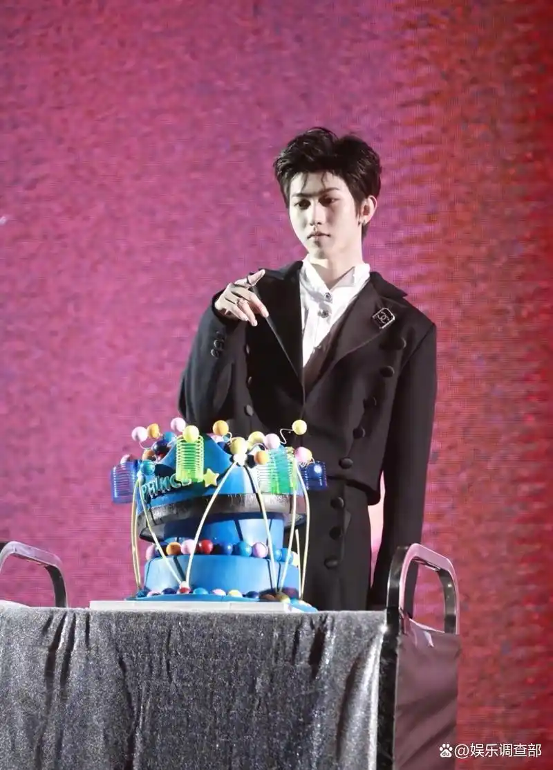 蔡徐坤的女神竟然是她,藏的好深