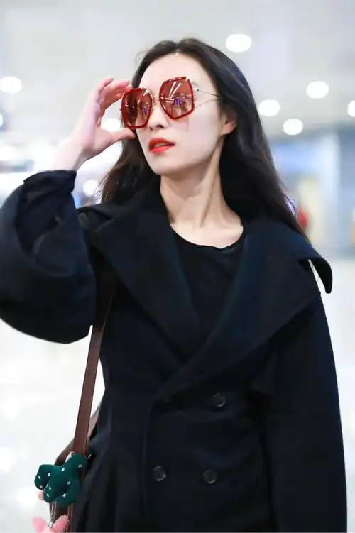 倪妮随性私服机场街拍图片