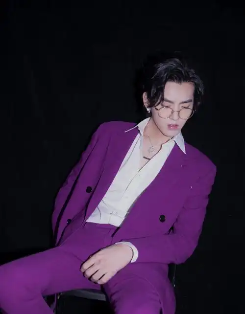 吴亦凡紫色西装文艺帅气写真69