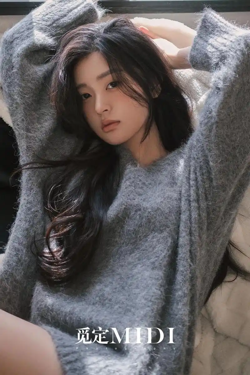 一秒沦陷的慵懒|情绪光影私房写真.极简慵懒的居家氛围 宽松柔 - 抖音