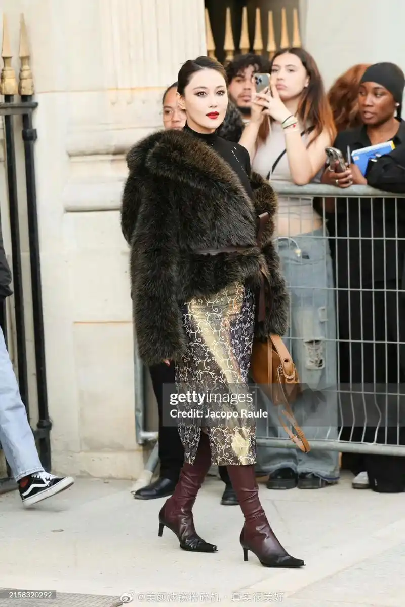 张馨予米兰时装周生图,行走的大雕,造型师可以出来挨骂了.