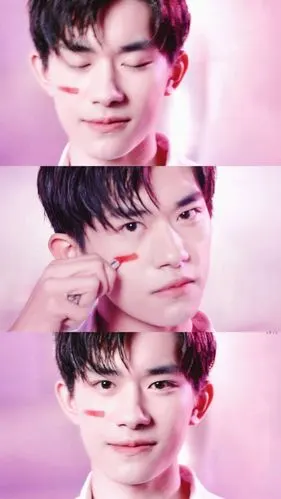 易烊千玺 #tfboys 纪梵希美妆品牌代言人易烊千玺 粉碎不可能 小粉皮