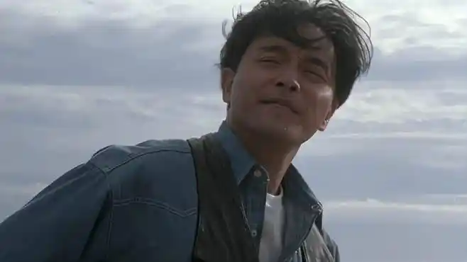 纵横四海:发哥与张国荣经典飞车枪战,不加特效,两位哥哥帅炸了-影视综