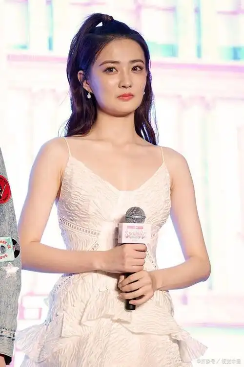 富家徐璐,情感之路走的有些坎坷