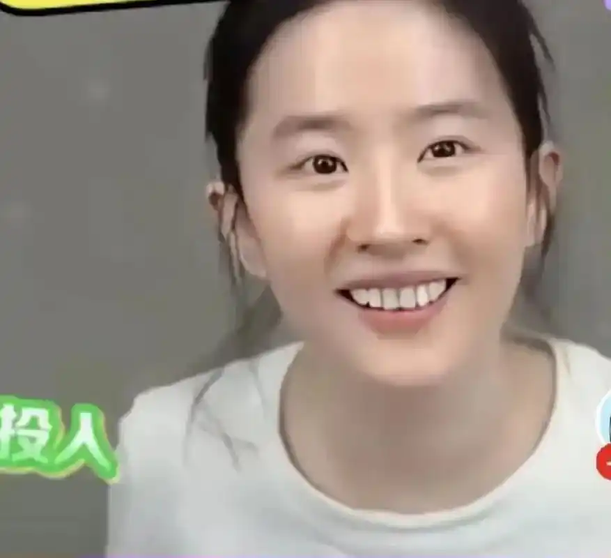 刘亦菲素颜照曝光引热议,网友惊呼"神仙姐姐"也下凡?_明星_一面_评论