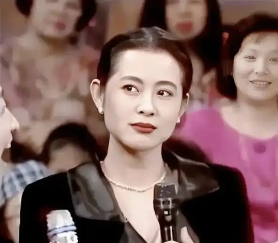 央视"众多一姐"齐聚一堂,倪萍同框朱迅,李亚鹏久违现身不秃了