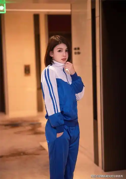 开学季的校园穿搭,一身简单的校服套装展现出最美好的自我_显得_意见