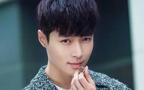 帅哥照片张艺兴穿毛衣的时尚写真大全19帅哥猛男文章小虾米