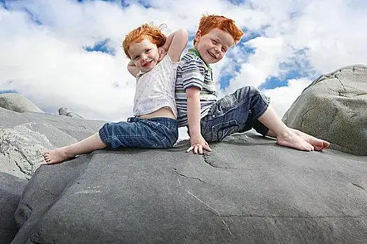 威尔士,格温内思郡,两个,小孩,兄弟姐妹,后仰,背影,漂石,海岸