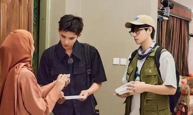 花少5冲上热搜男明星互相耍心眼胡先煦摆烂式导游被嘲讽