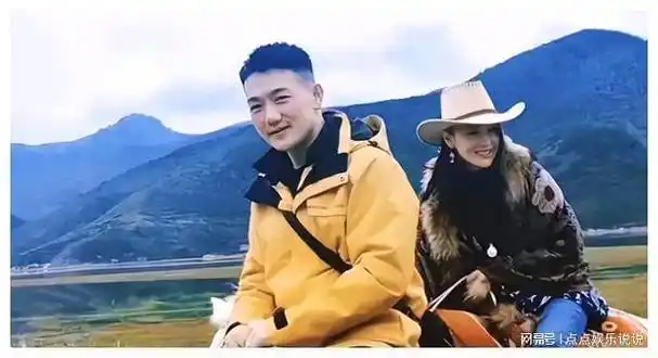 张馨予老公何捷与企鹅合影,现场嗨翻爱心大放送!|亲密|模特_网易订阅