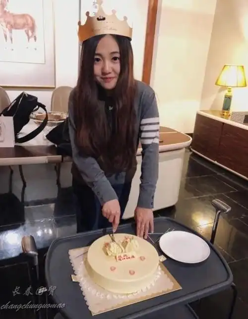 金龟子与王宁19岁女儿近照曝光