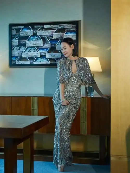 惠英红大女主的金属色鱼尾礼服08