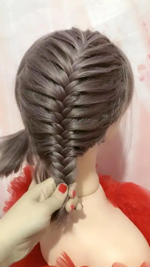 短发长发都可以编的满头鱼骨辫