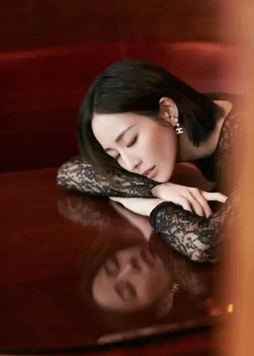 张钧甯蕾丝刺绣裙性感写真图片1314
