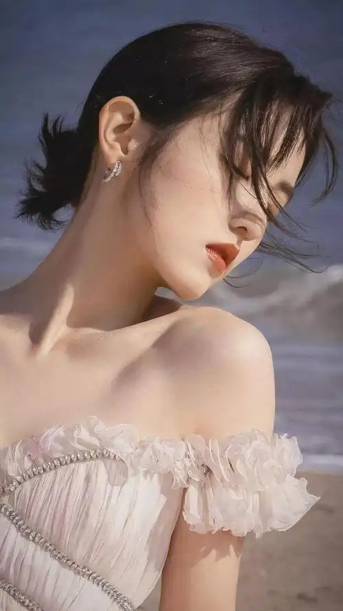 张子枫高清壁纸写真,海边轻盈漫舞,令人怦然心动_网易订阅