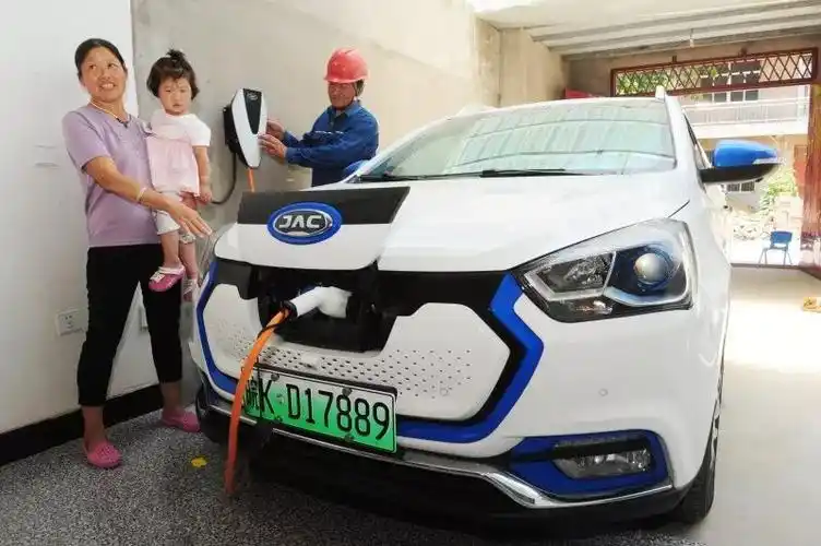 新闻早点听|接班章鱼保罗 今年猫咪将"预言"世界杯