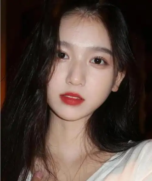 对于女人来说,美白皮肤是一件很重要的事情,毕竟皮肤白皙了颜值也会